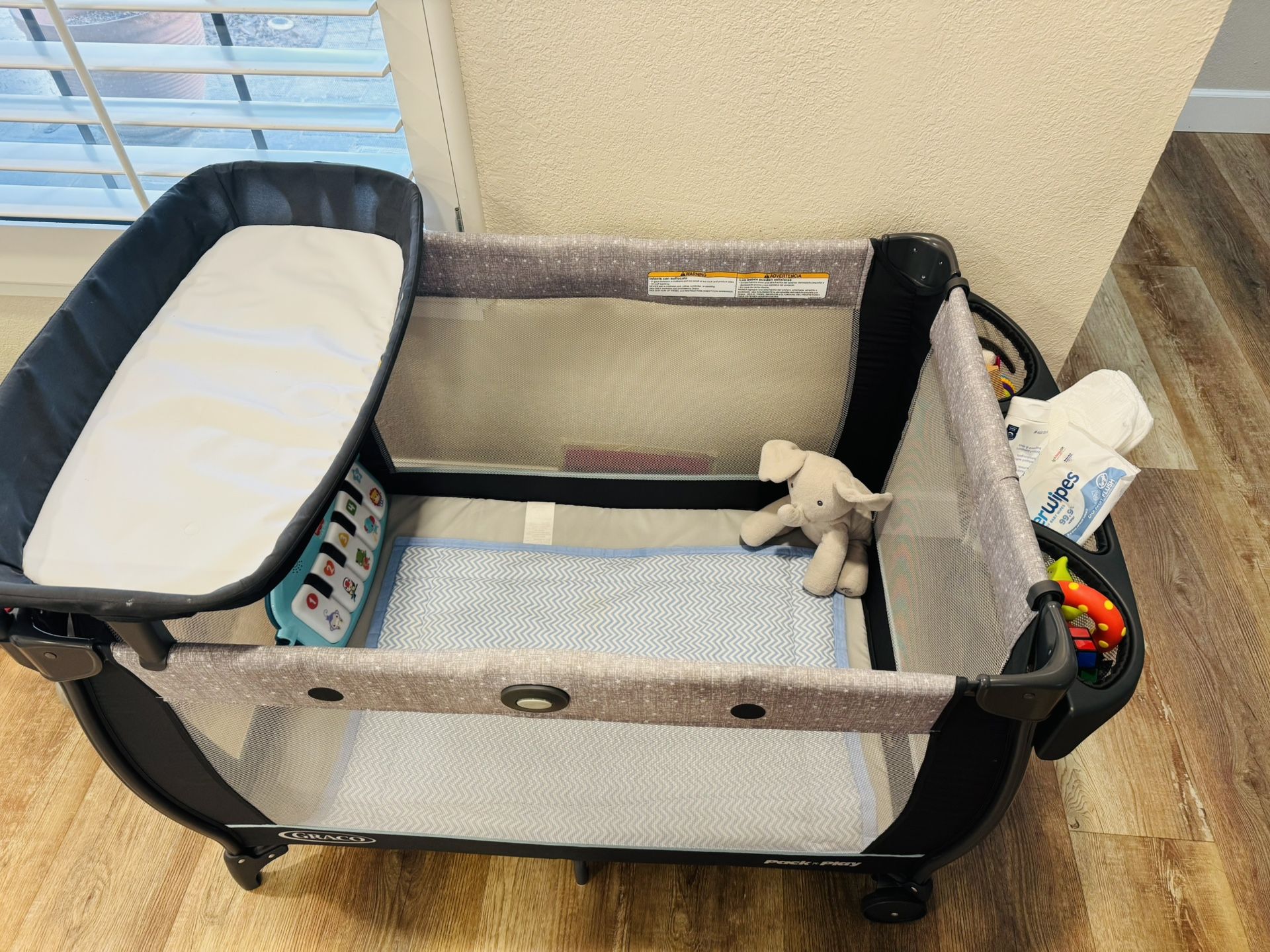  Graco Pack n Play Travel Dome DLX Playard, AstinGraco Pack n Play