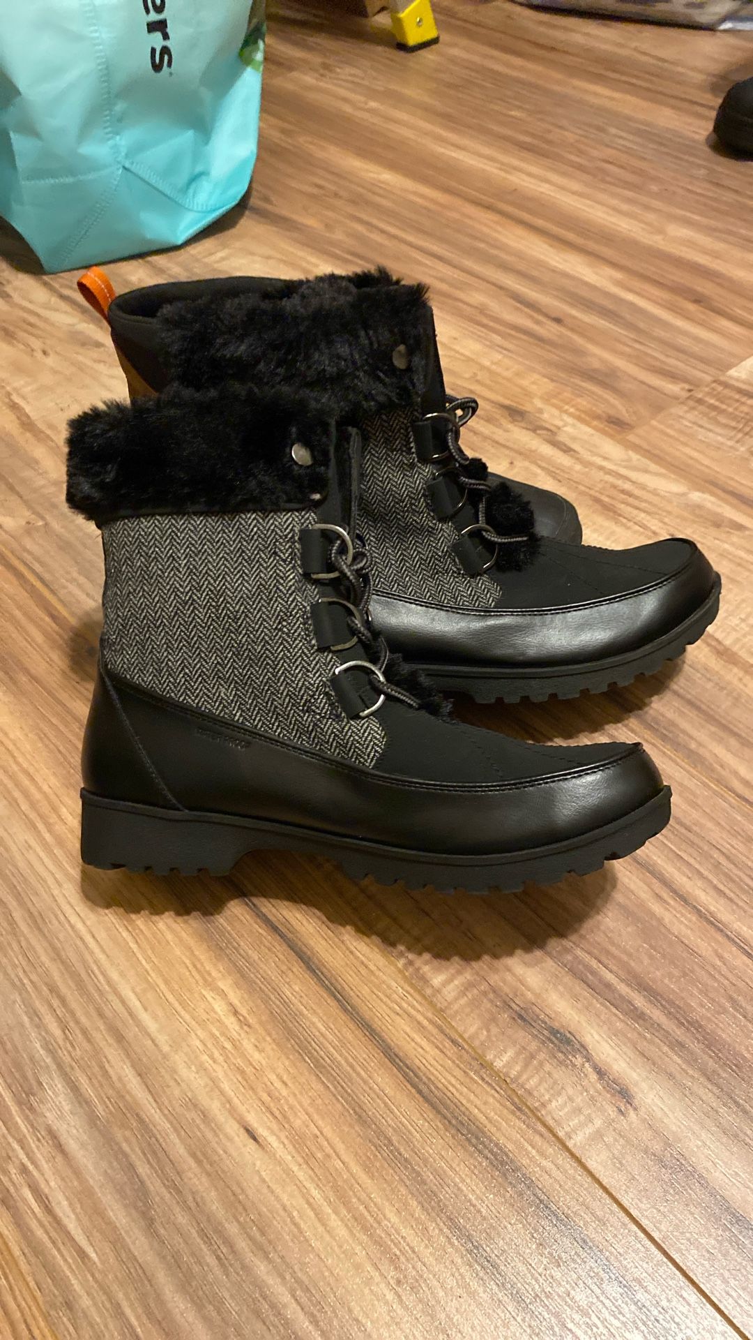 Women’s NEW Snow Boots Size 9.0-9.5