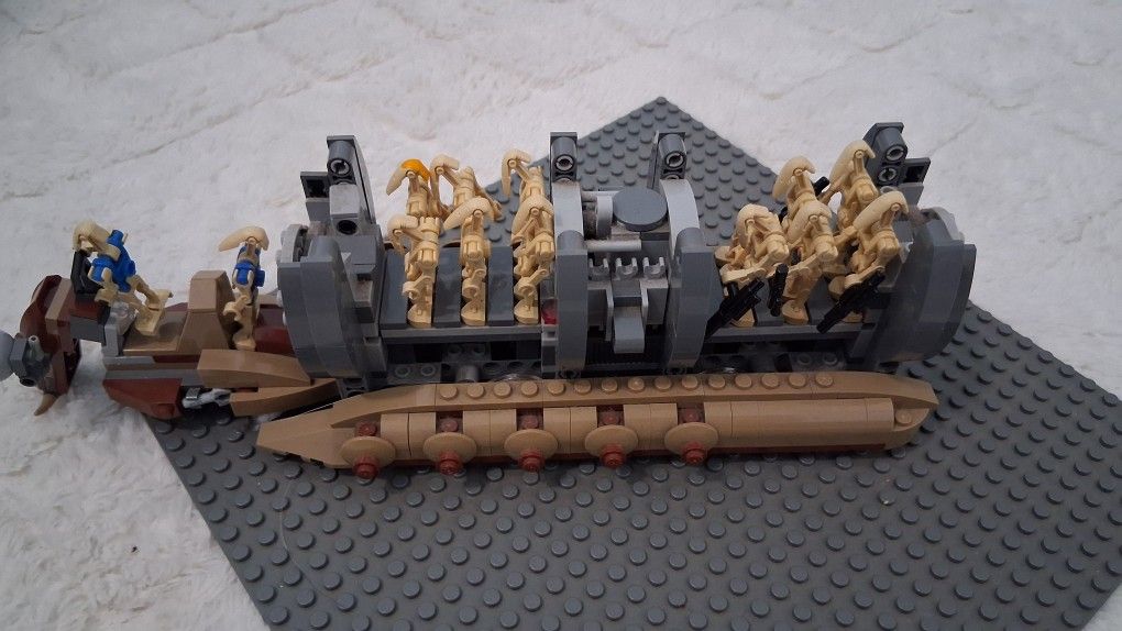 LEGO Star Wars Battle Droid Troop Carrier 75086 