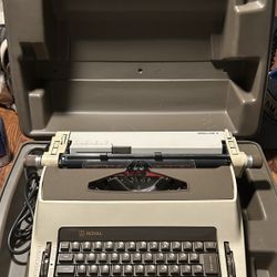 Royal  Medallion II Electric Typewriter 