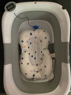 Infant bath with thermometer
