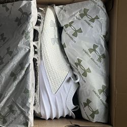 Under Armor VVS Diamond Cleats  