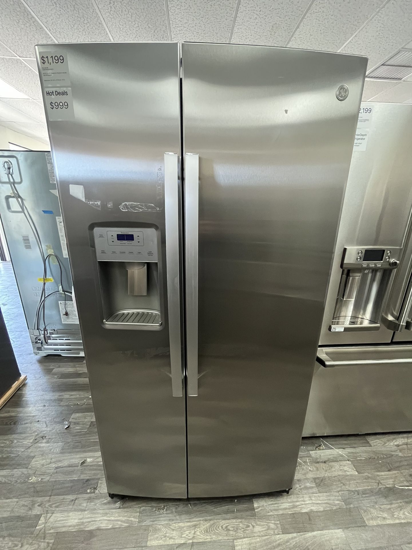 Side by Side GE 25.1 Cu Ft Refrigerator 35.75”W, 1 Yr Warranty