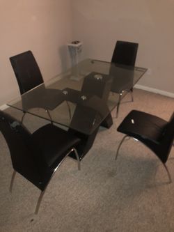 Table w/ chairs