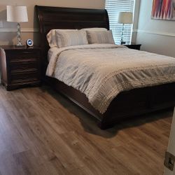 Dark Wood Queen Bedroom Set - 5 piece