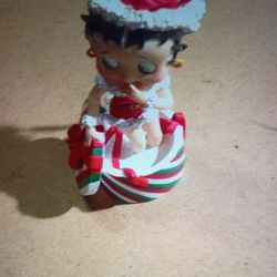 BETTY BOOP ," GIFT SURPRISE" HOLIDAY BETTY 