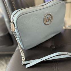 Pretty Michael Kors Jet Set Travel Women Medium Pebbled Leather Crossbody Bag Cherry! Open Box( Ask For Price)