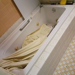Working jacuzzi hot tub