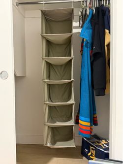 Hanging clothes organizer
