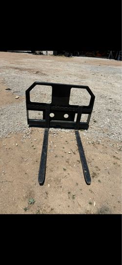 Bobcat mt100 skid steer fork attachment
