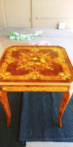 Beautiful Vintage Italian Inlaid Wood Design Game Table.