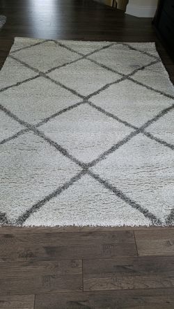 Brand New Shag Rug 5' 3" × 7'6". Made in Turkey.