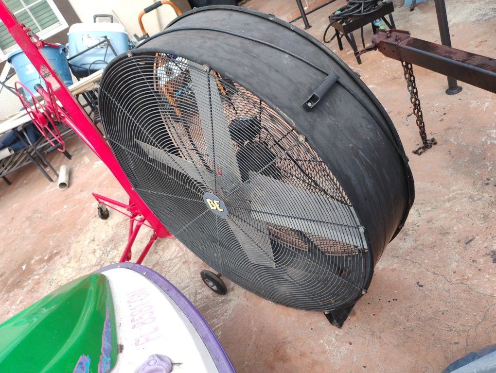 B.E. 42-in Drum Fan