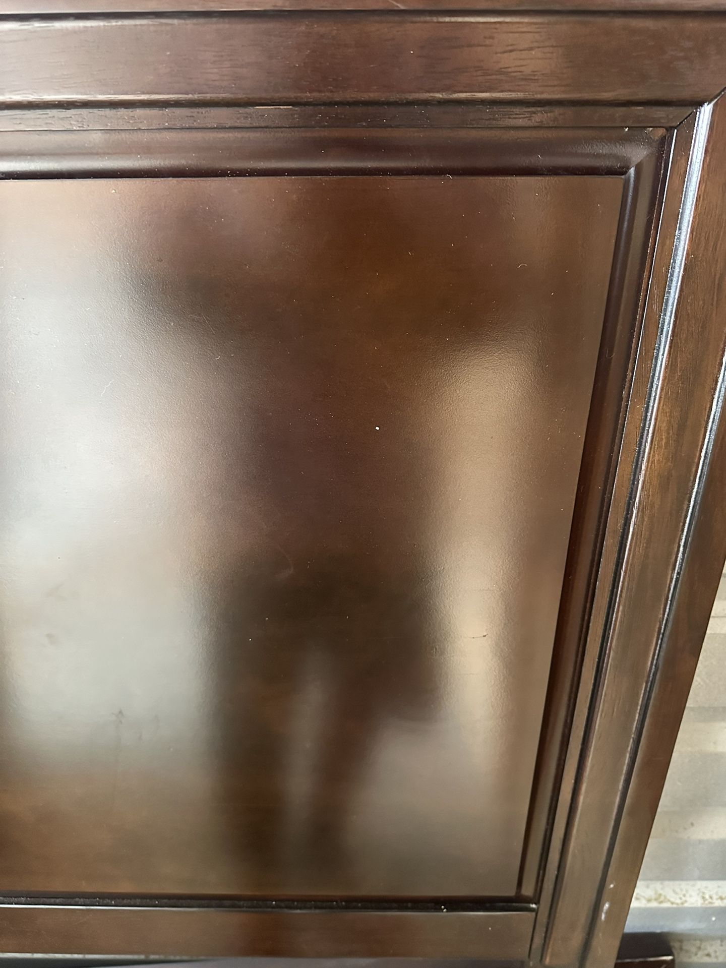 Queen Bed With 2 Nightstands And 1 Dresser