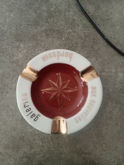 Ash tray