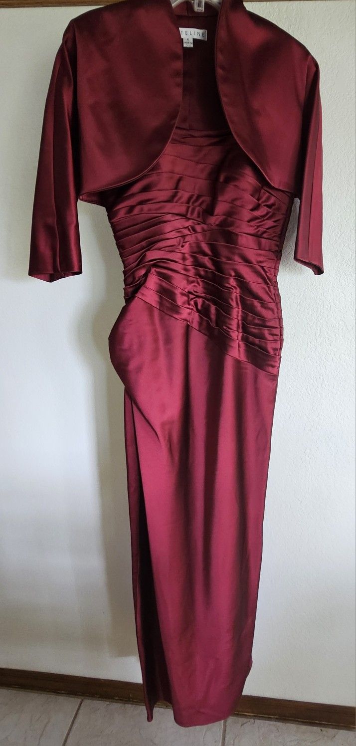 Nordstrom Stunning 2 pc. sleeveless burgandy pleated prom or formal dress