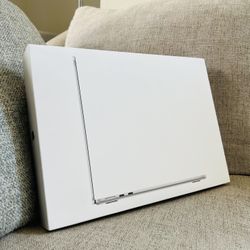 MacBook Air 13-inch Laptop Apple M4 chip Built for Apple Intelligence 16GB Memory 256GB SSD 