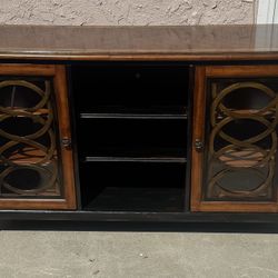 Cambridge Circle Media Console