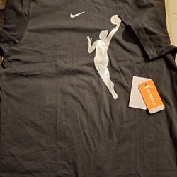 Nike WNBA Men  XL T-shirt 