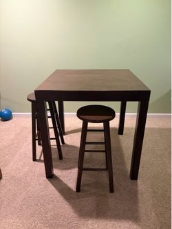 Bar table with 2 stools