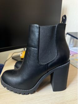 Soda Women's Chelsea Ankle Boot Chunky Heel
