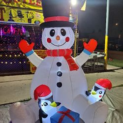 CHRISTMAS INFLATABLES 