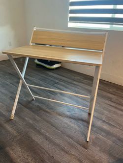 Mobile folding desk
