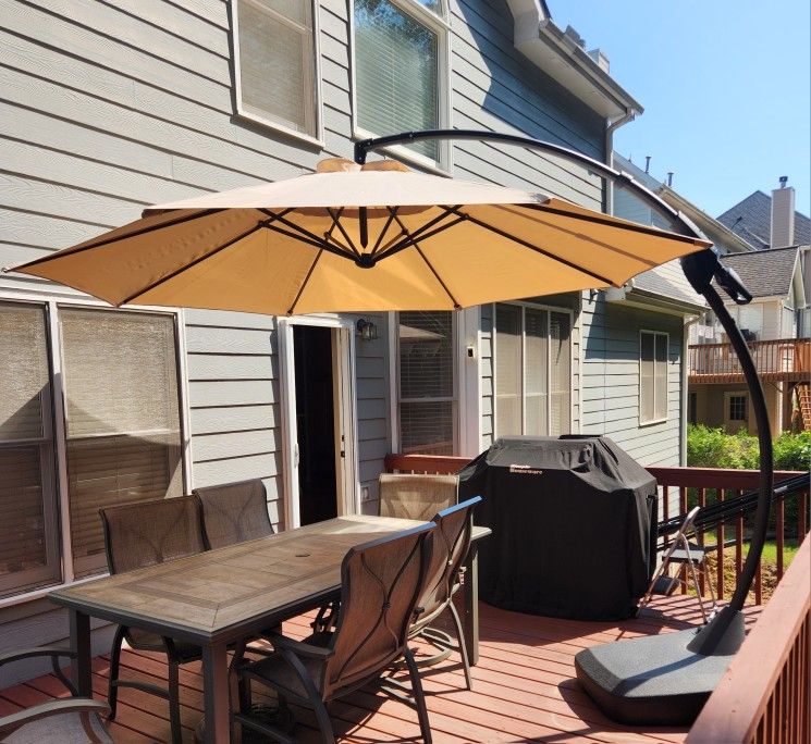 Napoli Patio/Porch Umbrella with Stand. NEEDS REPAIR