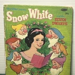 Walt Disney Presents Snow White and The Seven Dwarfs (A Golden Tell-A-Tale book)