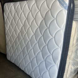 King Size Dreamcloud Premier Hybrid Firm Mattress New 