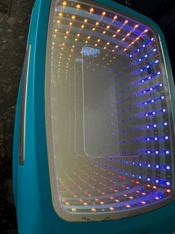 Mini fridge Frigidaire infinity lighting small skincare medicine makeup mini