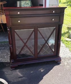 Wine cabinet