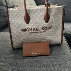 Michael Kors  With Wallet