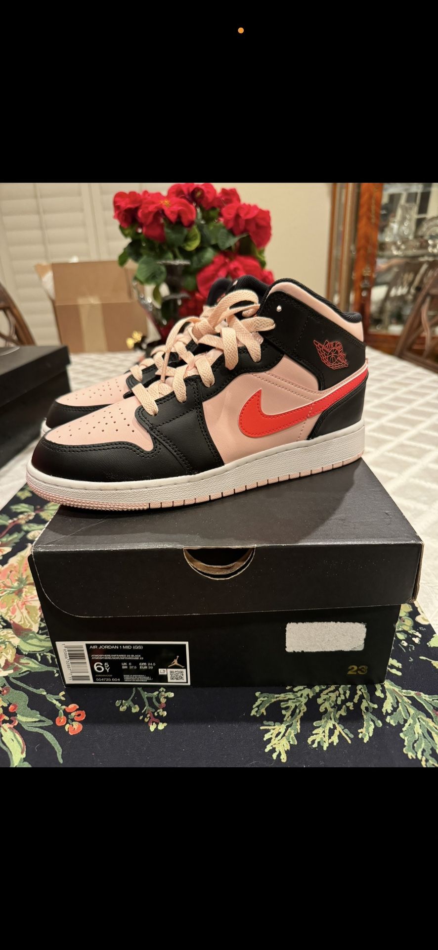 Air Jordan 1 Mid Atmosphere Size 6.5Y BRAND NEW