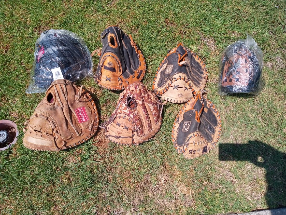 BASEBALL CATCHER'S CATCHING GLOVE only $80 Each! Betta Hurry 😜😄