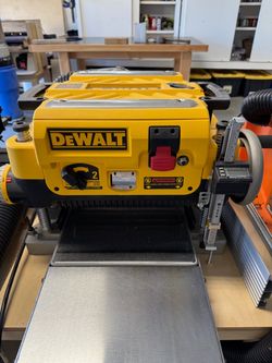 13” DeWalt Planer with Tables and digital reader