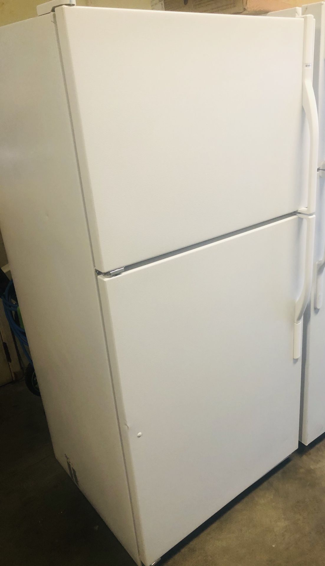 Kenmore Refrigerator 18 Cu Ft 30”Wide