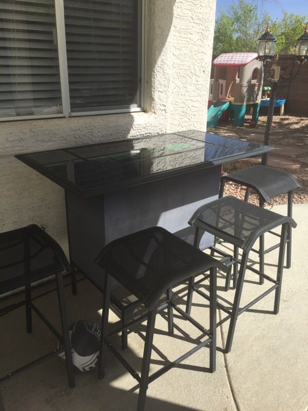 Patio bar with gaming and 4 stools