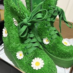 Dolls Kill Daisy Matching boots And Bag !