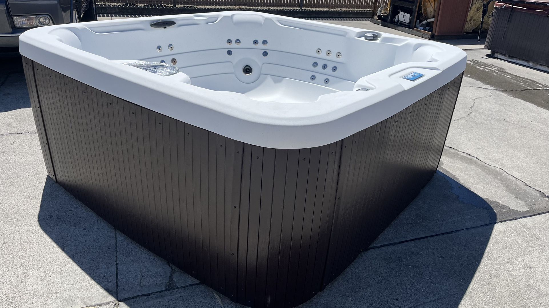 Aquaterra Montecito Spa Hot Tub 220v Seats 7
