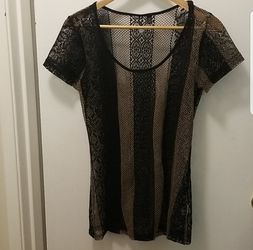 BKE Buckle lace mesh top