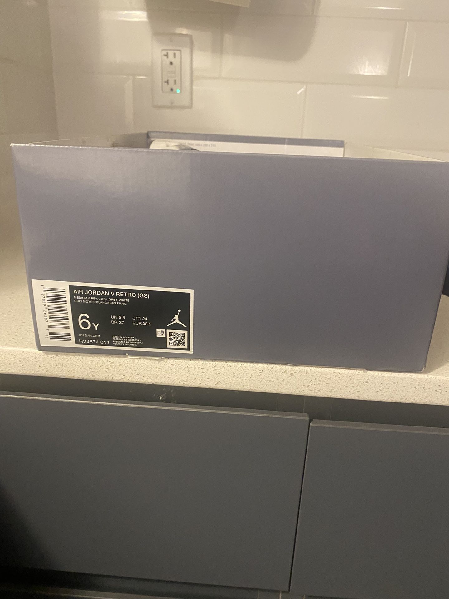 Air Jordan 9 Retro GS Size 6 Y
