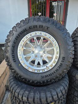 17" ARENA off-road w/ 33" Ridgecrawler RT tires