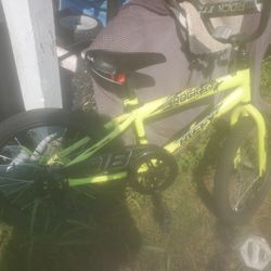 NICE BOYS HUFFY -ROCK IT  -BIKE (Cash ONLY)