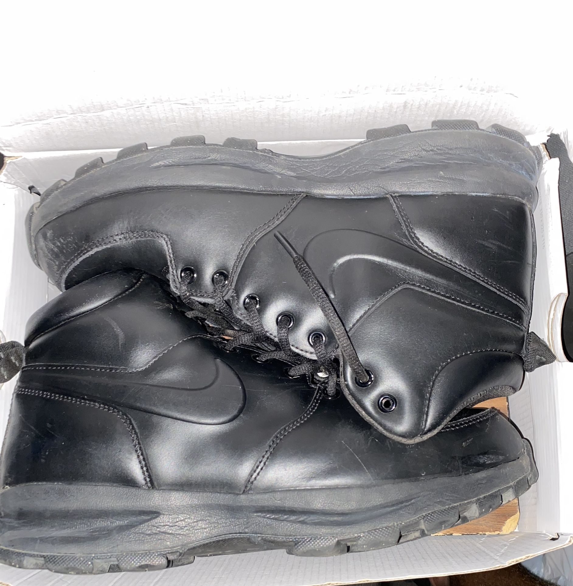 Nike Manoa