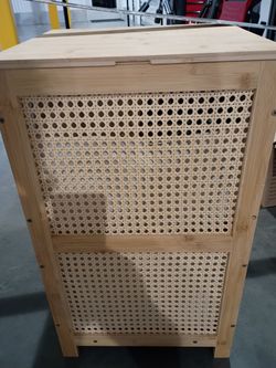 Laundry hamper with lid (new)