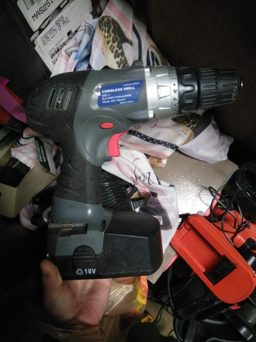Free delivery today only! $25 Awesome Auger 18v cordless drill & battery pak