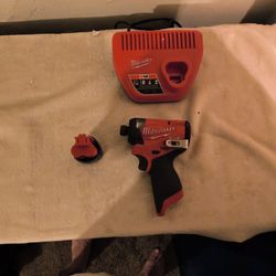 Milwaukee 12V , Fuel 1/4