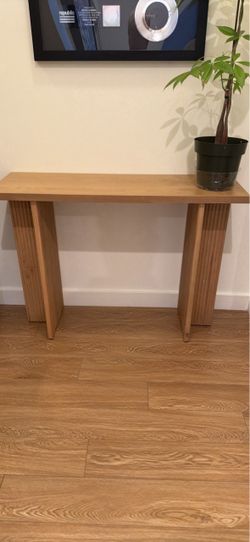 Stead Hallway Console Like New