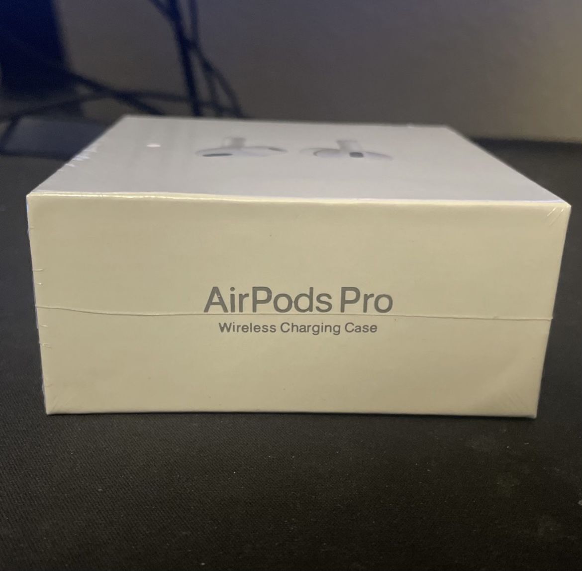 Airpods Pro (1st generation) with Wireless Charging Case